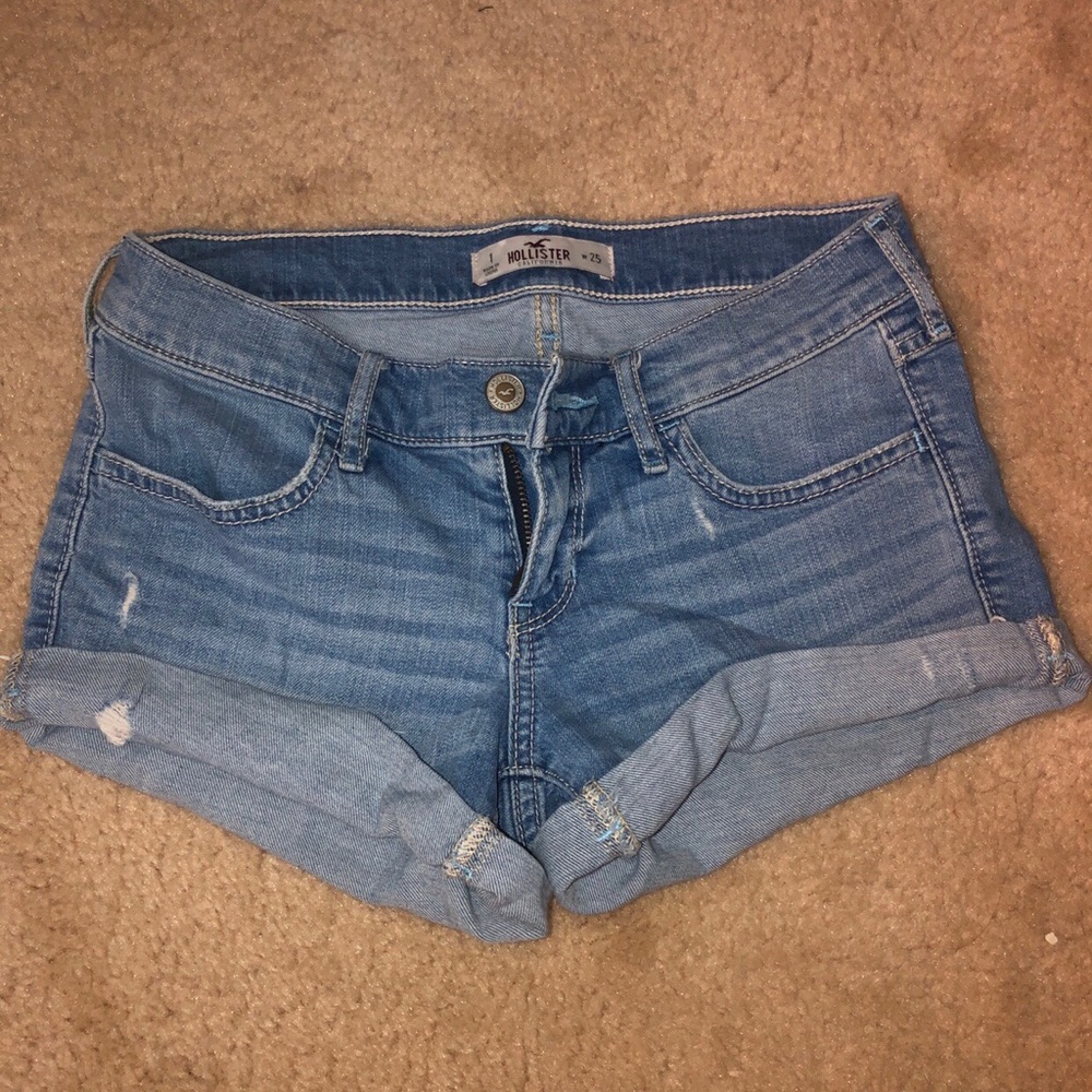 HOLLISTER jean shorts!
